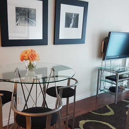 Toronto Luxury Accommodations - Qwest Экстерьер фото