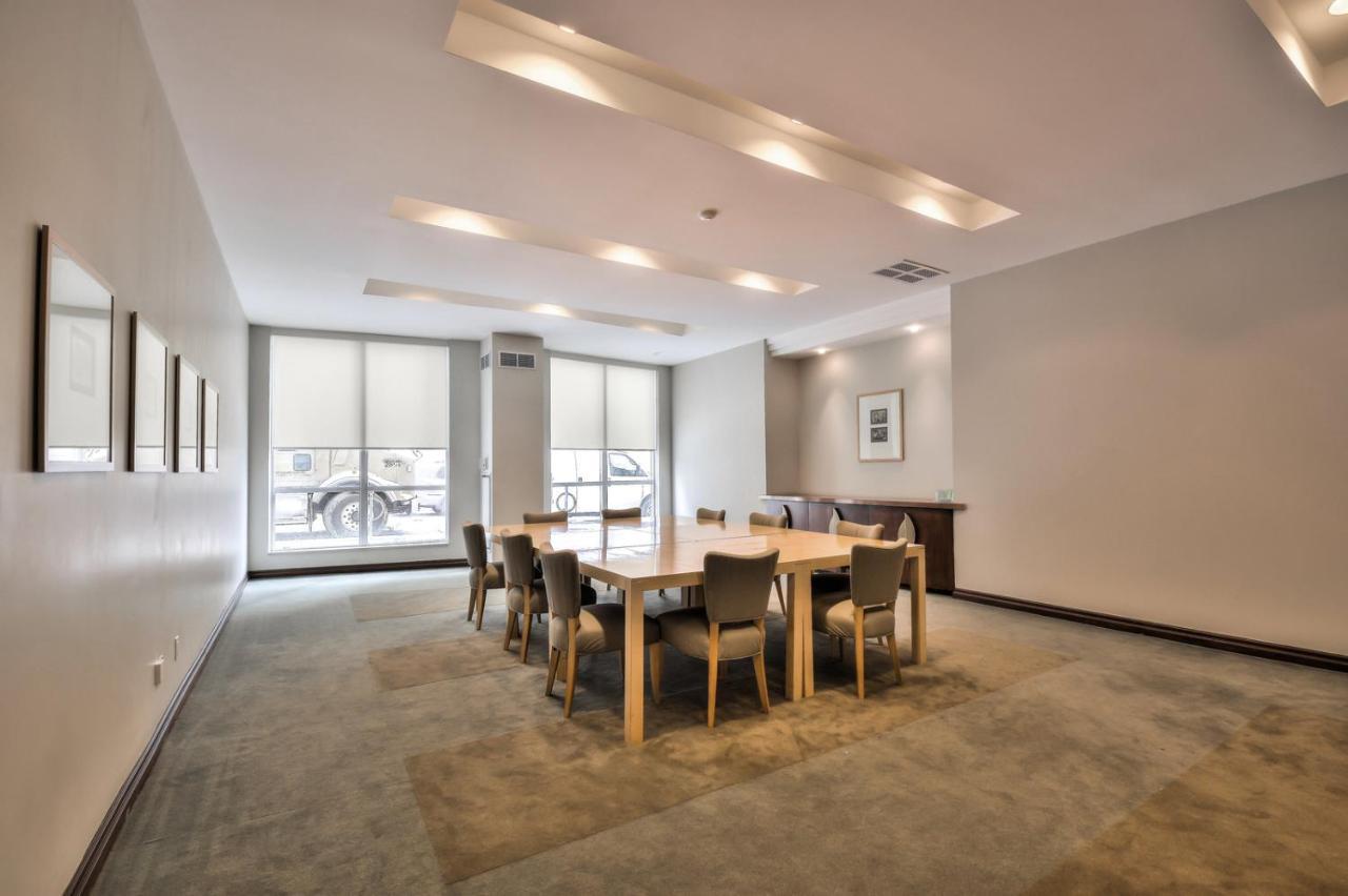 Toronto Luxury Accommodations - Qwest Экстерьер фото
