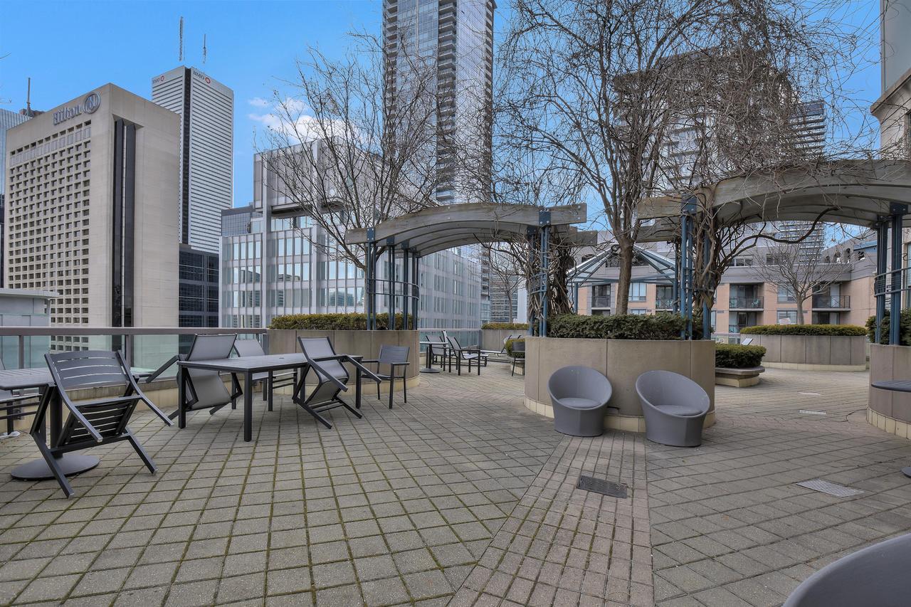 Toronto Luxury Accommodations - Qwest Экстерьер фото