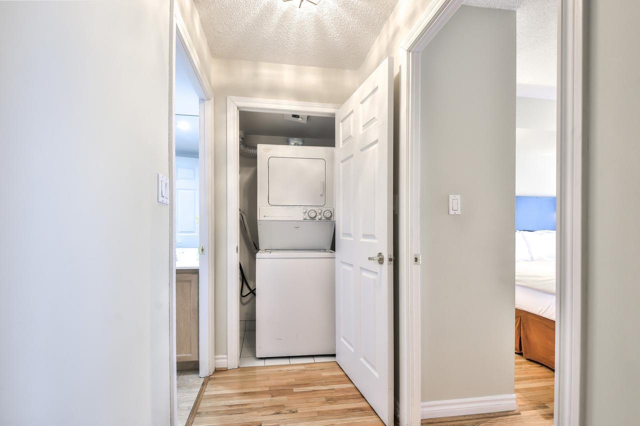 Toronto Luxury Accommodations - Qwest Экстерьер фото