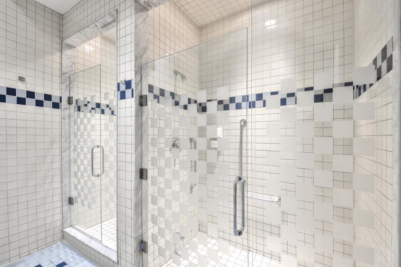 Toronto Luxury Accommodations - Qwest Экстерьер фото