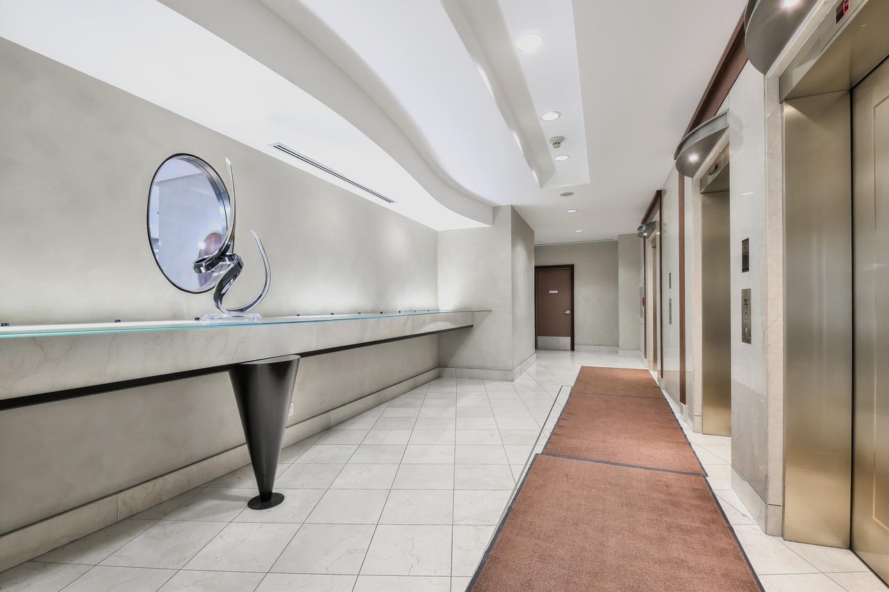 Toronto Luxury Accommodations - Qwest Экстерьер фото